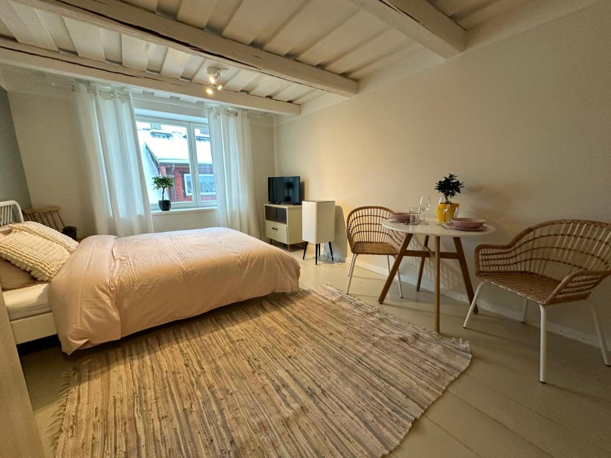 Romantic Hideout With Parking Apartment *